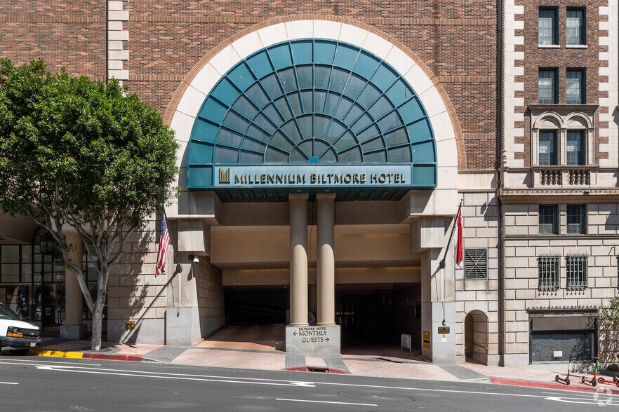 500 S Grand Ave, Los Angeles, CA à louer - Photo du bâtiment - Image 3 de 5