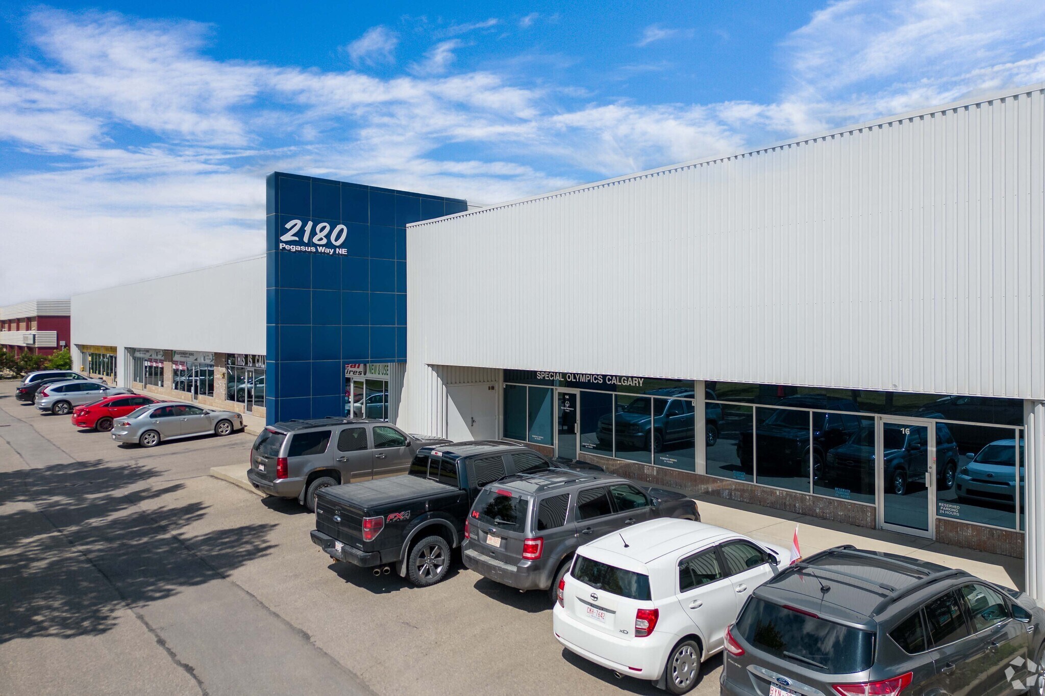2180 Pegasus Way NE, Calgary, AB à louer Photo principale- Image 1 de 6