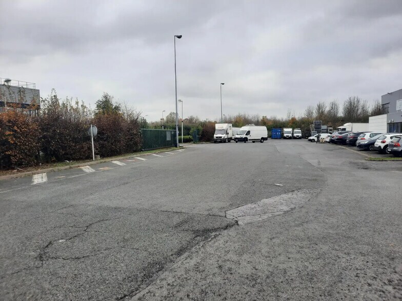 Industriel dans Lieusaint à louer - Photo du bâtiment - Image 2 de 4