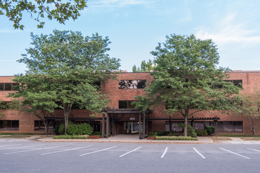 809-810 Gleneagles Ct, Towson, MD for lease - Building Photo - Image 2 of 11