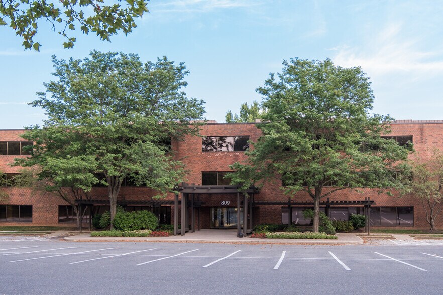 809-810 Gleneagles Ct, Towson, MD à louer - Photo du bâtiment - Image 2 de 10