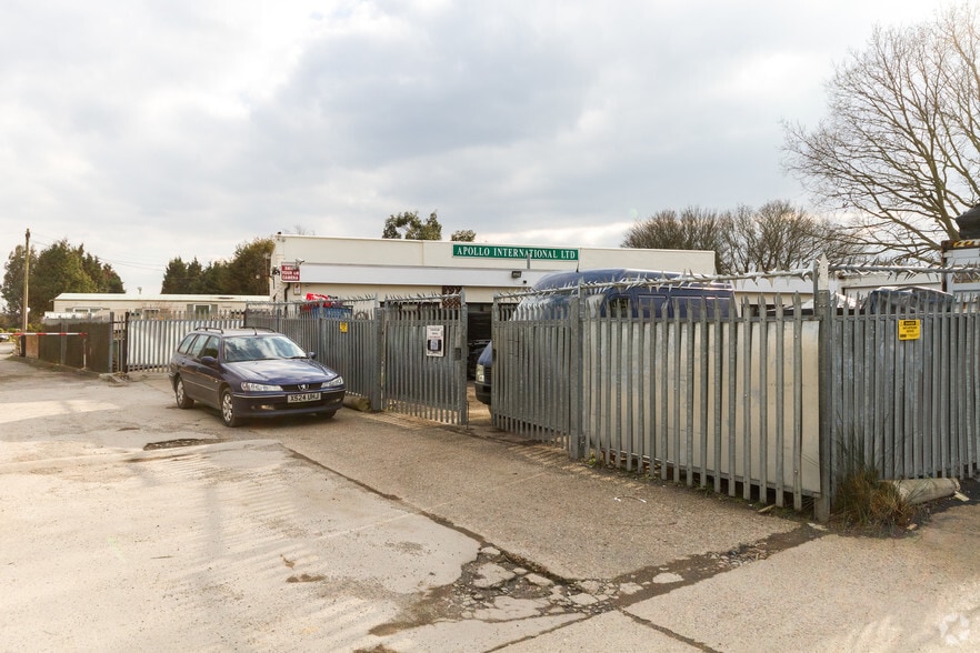 The Mayphil industrial Area portfolio of 5 properties for sale on LoopNet.ca - Primary Photo - Image 3 of 4