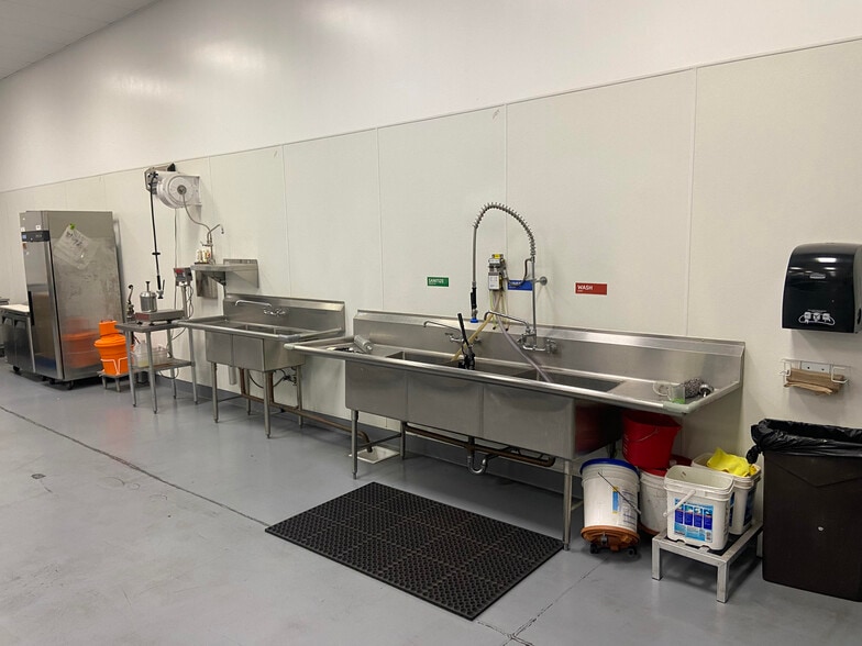 13834-13842 Bettencourt St, Cerritos, CA for lease - Building Photo - Image 3 of 11