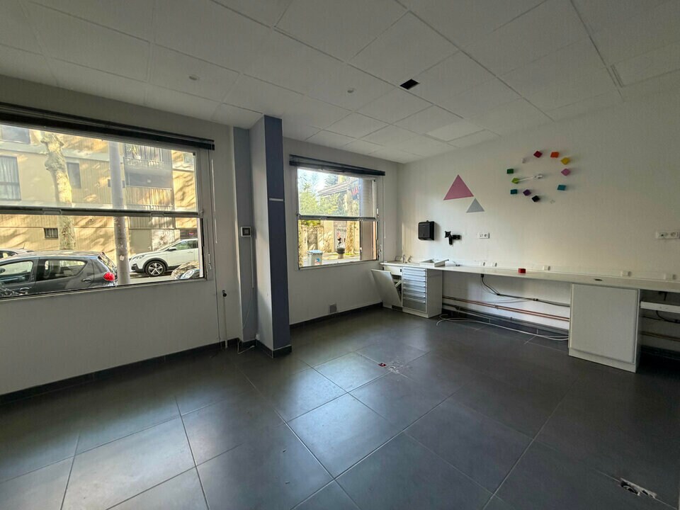 Office in Lyon for lease Interior Photo- Image 1 of 6