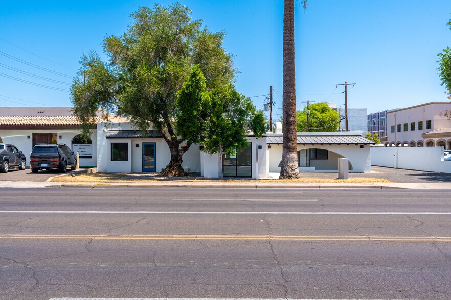 4445 N 24th St, Phoenix, AZ à vendre - Photo du bâtiment - Image 2 de 6