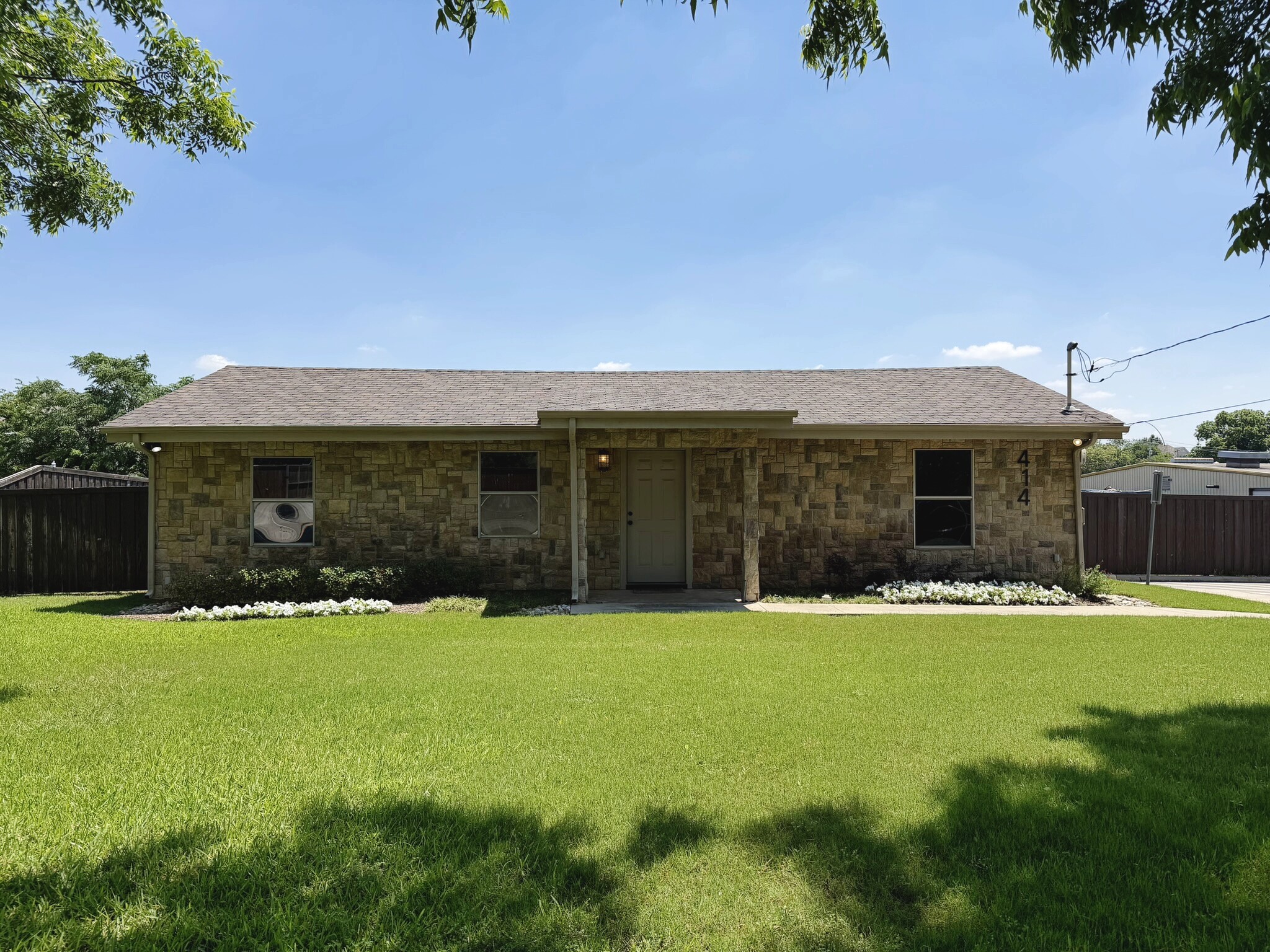 414 N Kealy Ave, Lewisville, TX for sale Primary Photo- Image 1 of 55
