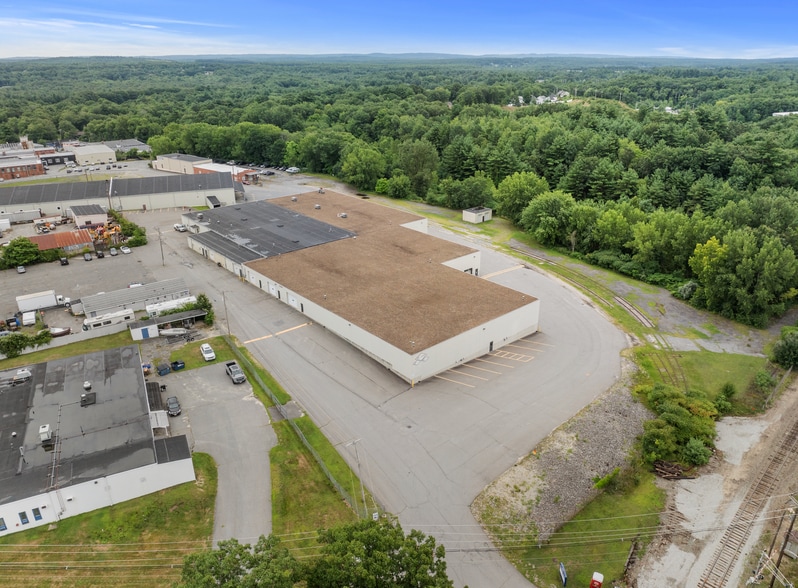 Leominster Commerce Center portefeuille de 4 propriétés à vendre sur LoopNet.ca - Photo du bâtiment - Image 3 de 9