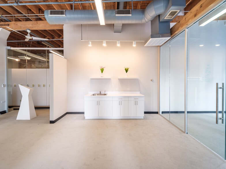 430 W Erie St, Chicago, IL for lease - Interior Photo - Image 3 of 5