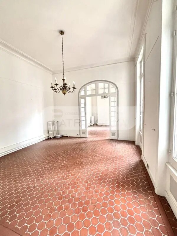 Office in Marseille for lease Interior Photo- Image 1 of 12