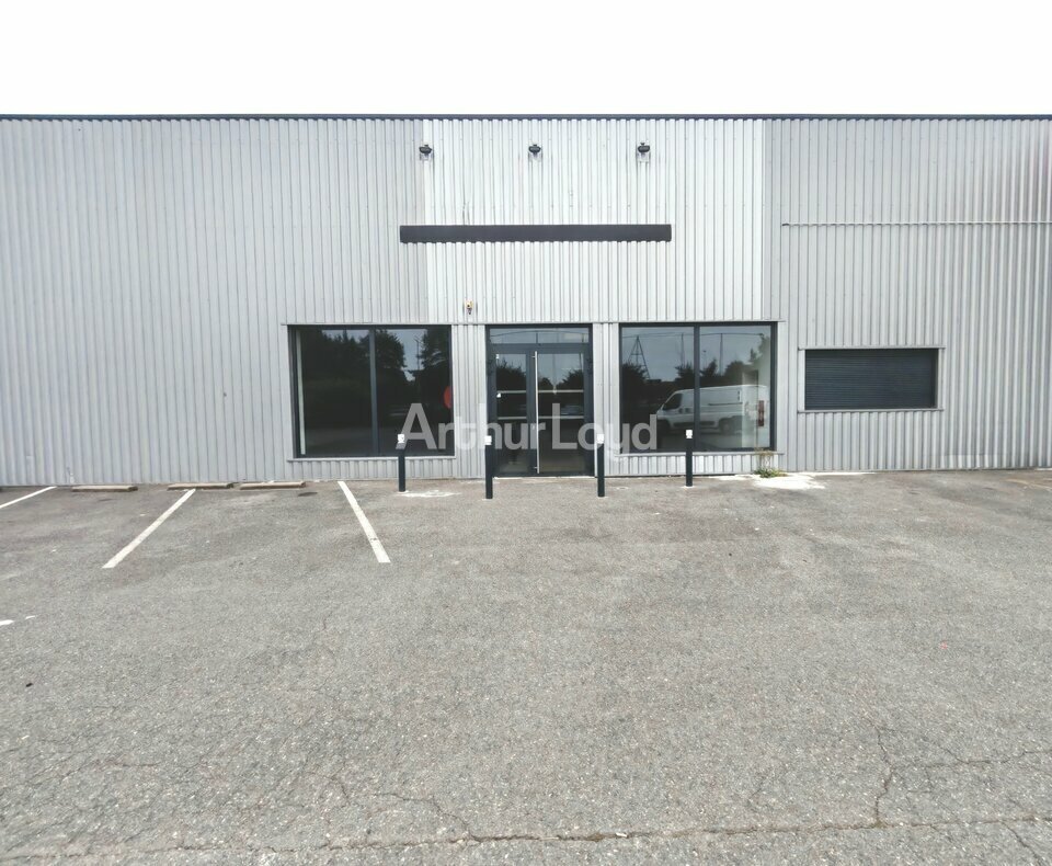Flex in Reims for lease Building Photo- Image 1 of 8