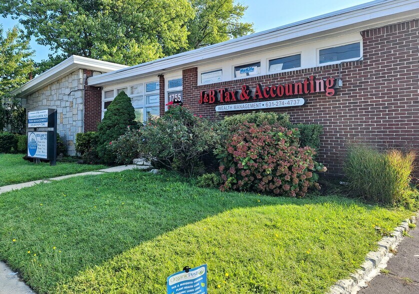 1755 Deer Park Ave, Deer Park, NY à louer - Photo du bâtiment - Image 2 de 6