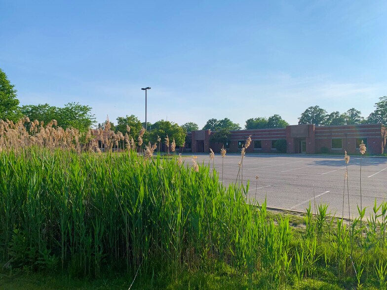 3767 Ranchero Dr, Ann Arbor, MI à vendre - Photo du bâtiment - Image 3 de 9