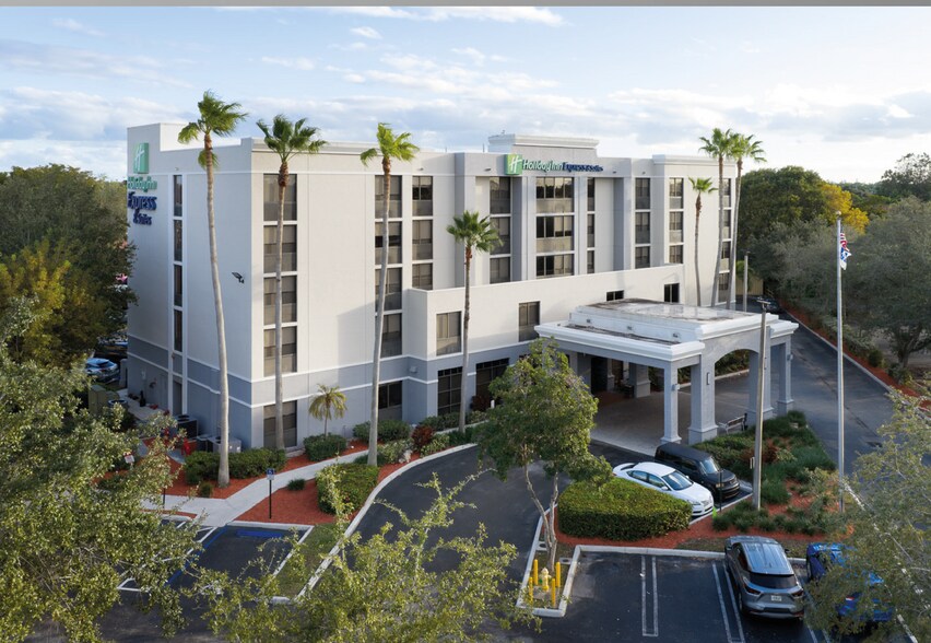 11520 SW 88th St, Miami, FL à vendre - Photo du bâtiment - Image 3 de 36