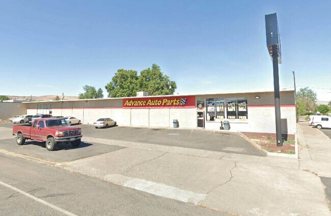 More details for 511 S 3rd St, Yakima, WA - Retail for Sale