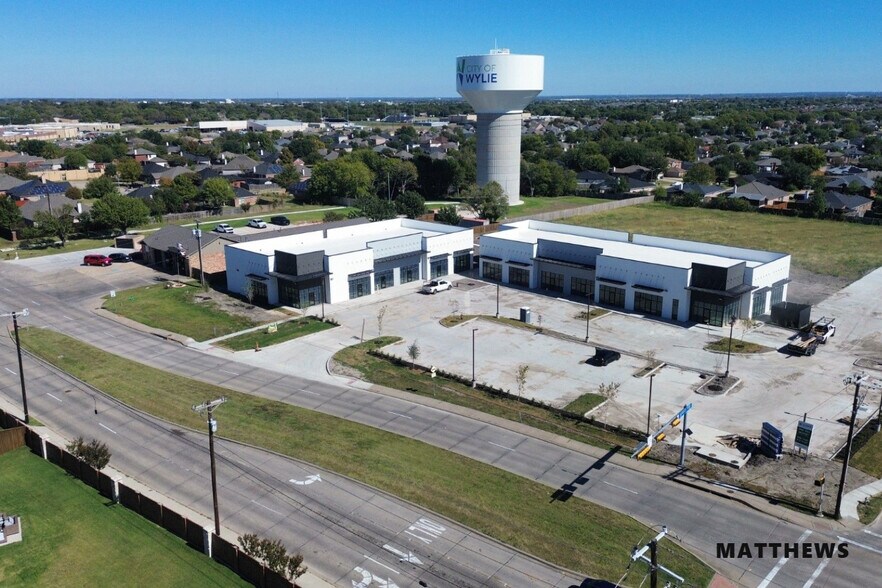 1451 S Ballard Ave, Wylie, TX à louer - Photo du bâtiment - Image 1 de 3