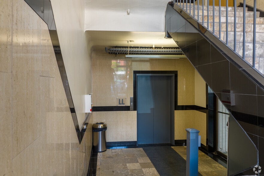 174 Spadina Ave, Toronto, ON à louer - Hall d’entrée - Image 3 de 10