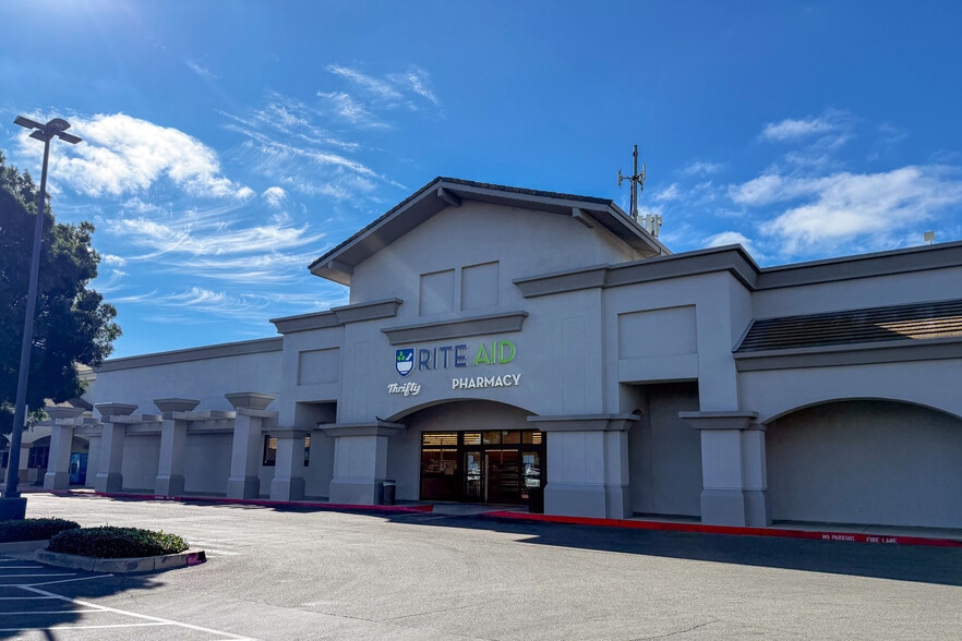 374 Lincoln Ctr, Stockton, CA for lease - Building Photo - Image 2 of 2