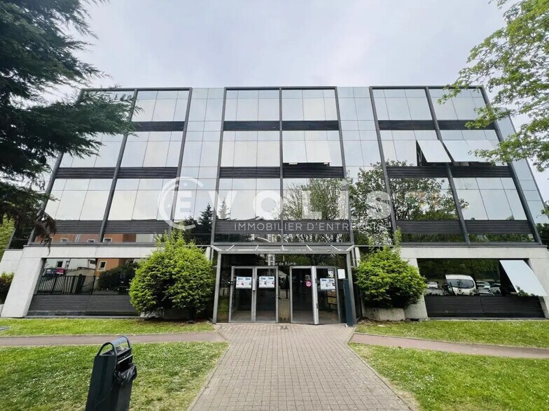 1 Rue De Rome, Rosny-sous-Bois for lease - Building Photo - Image 1 of 7