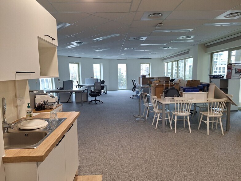 Office in Bordeaux for lease - Building Photo - Image 3 of 8