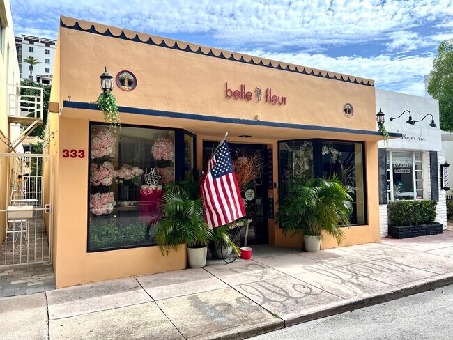 Plus de détails pour 333 Alcazar Ave, Coral Gables, FL - Commerce de détail à vendre