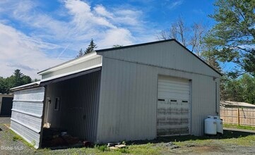 2978 NY 2, Cropseyville, NY à louer Photo intérieure- Image 1 de 7