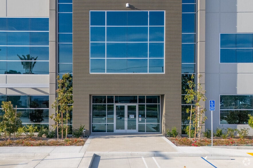 5383 Bolsa Ave, Huntington Beach, CA for lease - Building Photo - Image 3 of 9