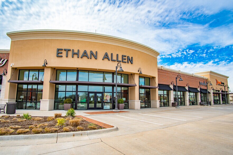 Webb Rd & 13th St, Wichita, KS à louer - Photo du bâtiment - Image 2 de 8