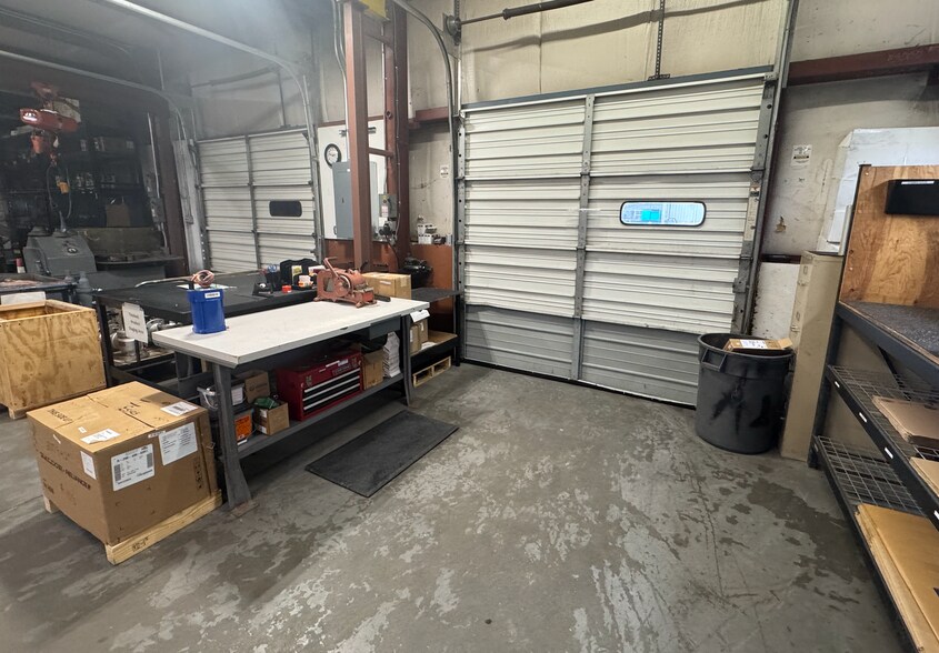 34 Elise St, Westfield, MA à louer - Photo du bâtiment - Image 3 de 4