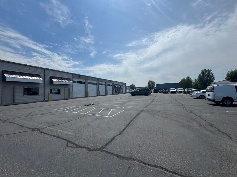 6159 W Deschutes Ave, Kennewick, WA for lease - Building Photo - Image 3 of 6