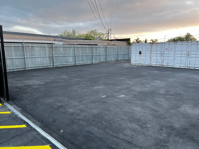 7305 Deering Ave, Canoga Park, CA à louer - Photo du bâtiment - Image 3 de 14