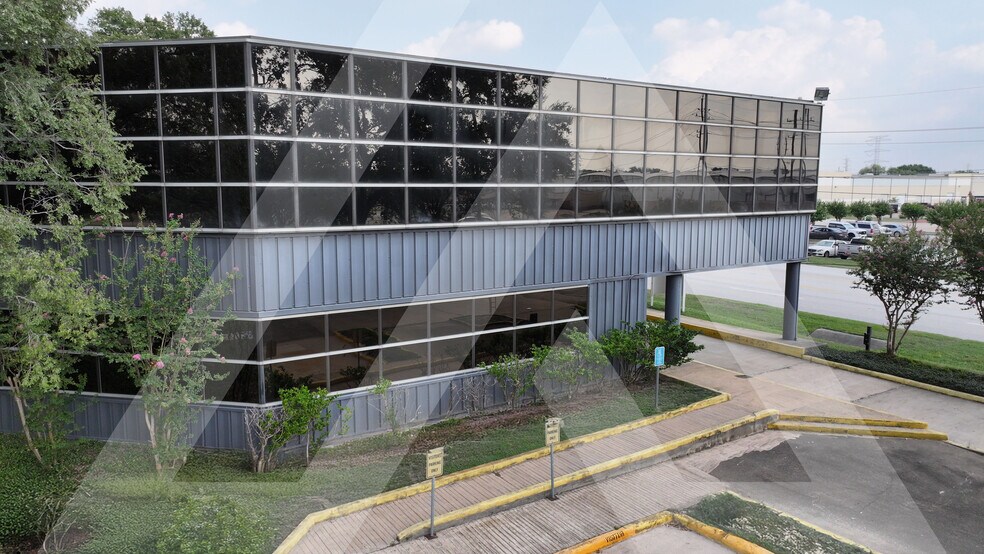 11302 Tanner Rd, Houston, TX à louer - Photo du bâtiment - Image 2 de 7