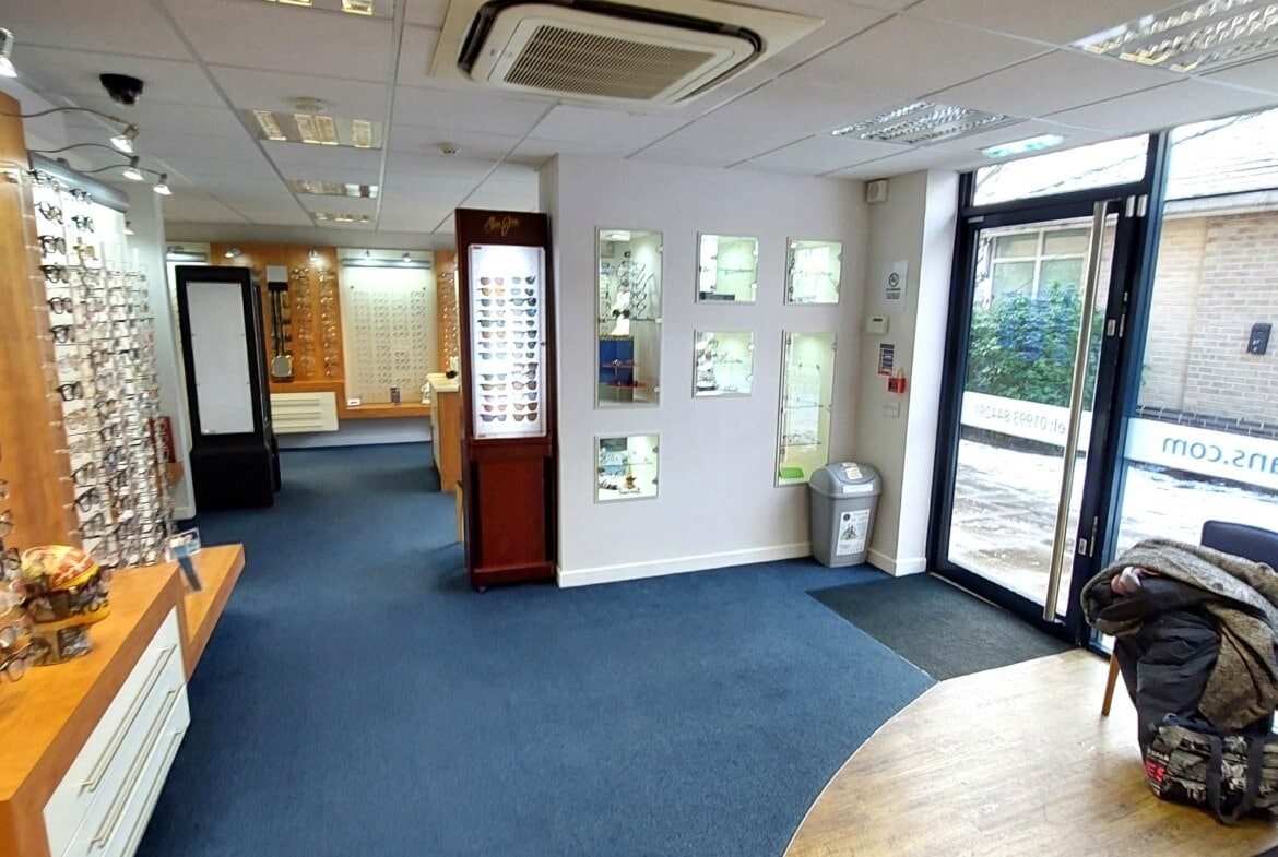 5 Streatfield House, Alvescot Road, Carterton for lease Interior Photo- Image 1 of 4