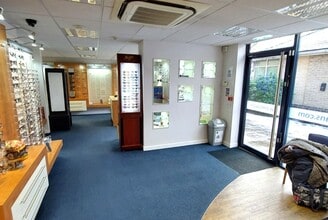5 Streatfield House, Alvescot Road, Carterton for lease Interior Photo- Image 1 of 4