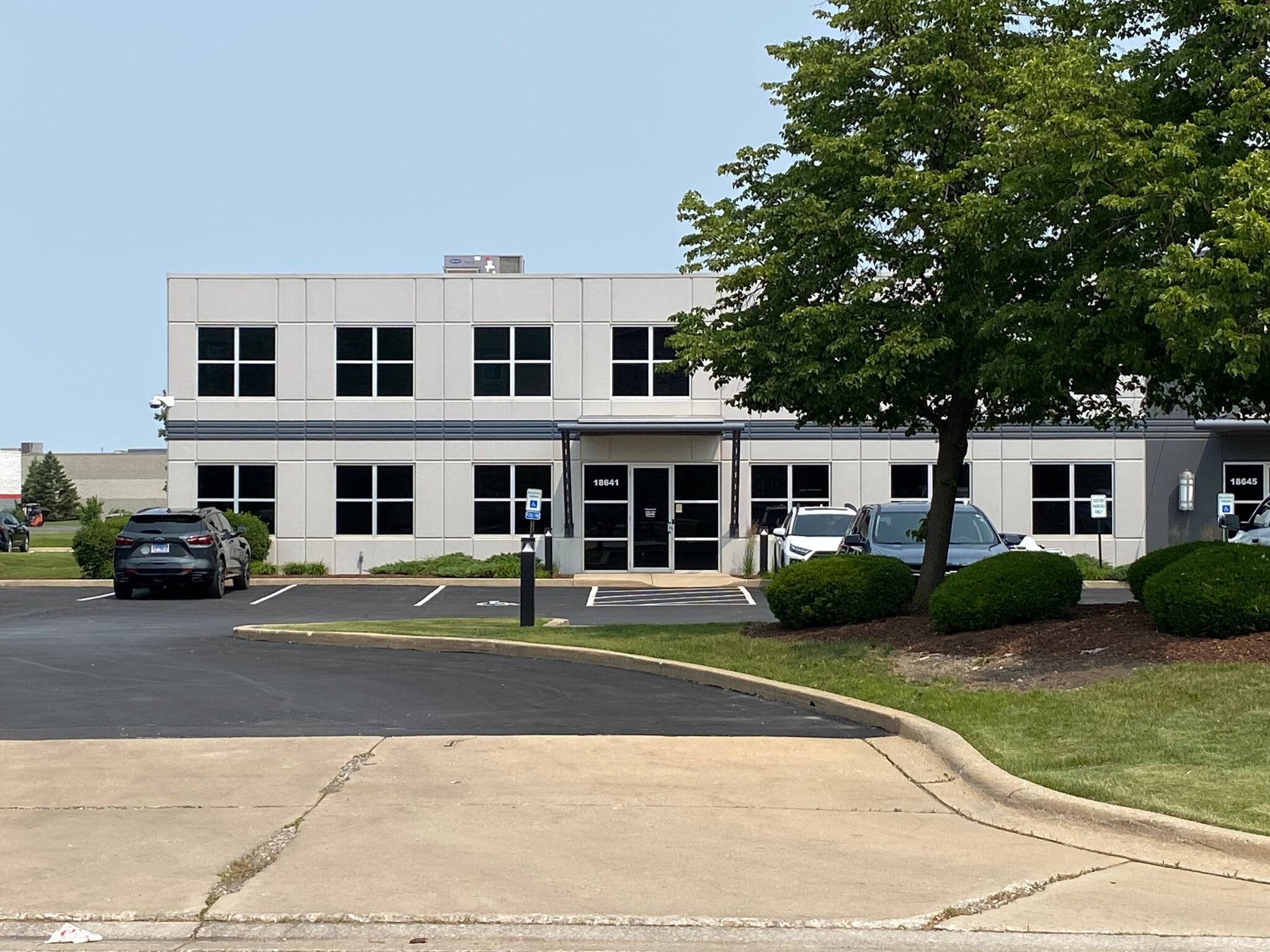 18641-18645 W Creek Dr, Tinley Park, IL for lease Building Photo- Image 1 of 17
