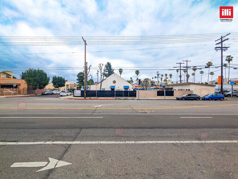 7224 Woodley Ave, Van Nuys, CA à vendre - Photo du bâtiment - Image 3 de 5