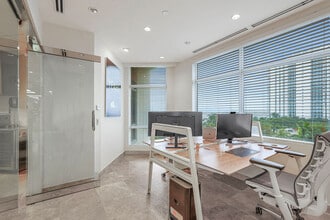 17501 Biscayne Blvd, Aventura, FL à louer Photo intérieure- Image 2 de 10