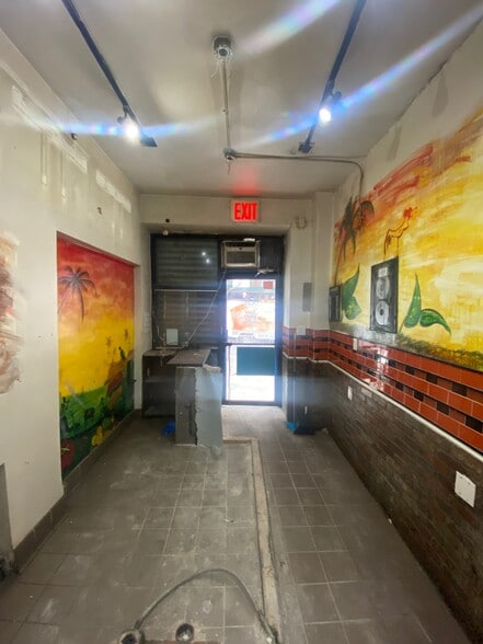 354 E 78th St, New York, NY for lease - Building Photo - Image 2 of 5