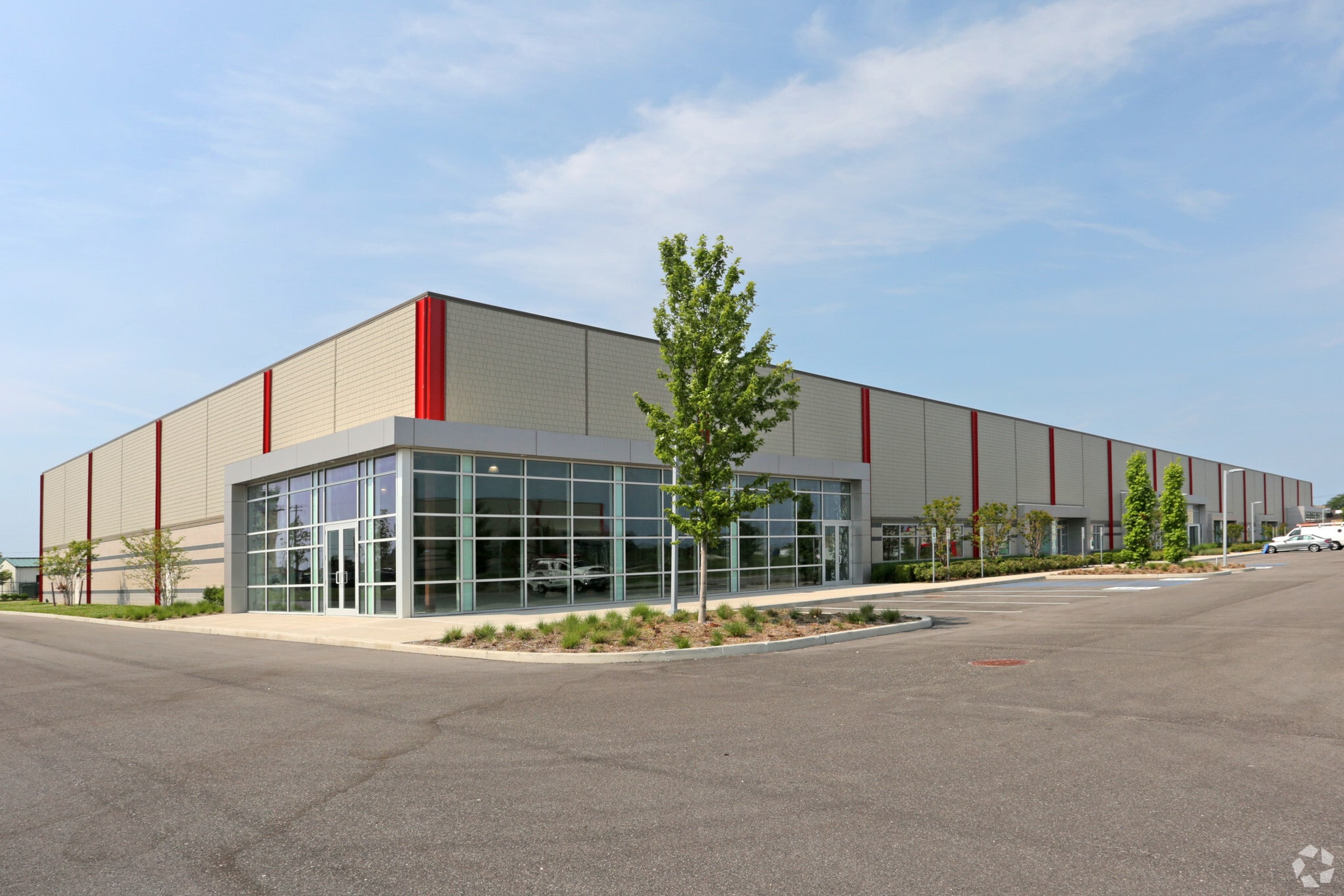 215 Rogers Way, Westhampton Beach, NY for sale Primary Photo- Image 1 of 1