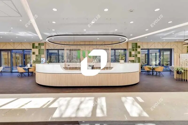 Office in Saint-Denis for lease - Building Photo - Image 3 of 14