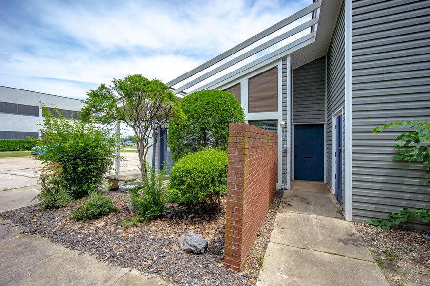 2400 Tee Cir, Norman, OK à louer - Photo du bâtiment - Image 3 de 20