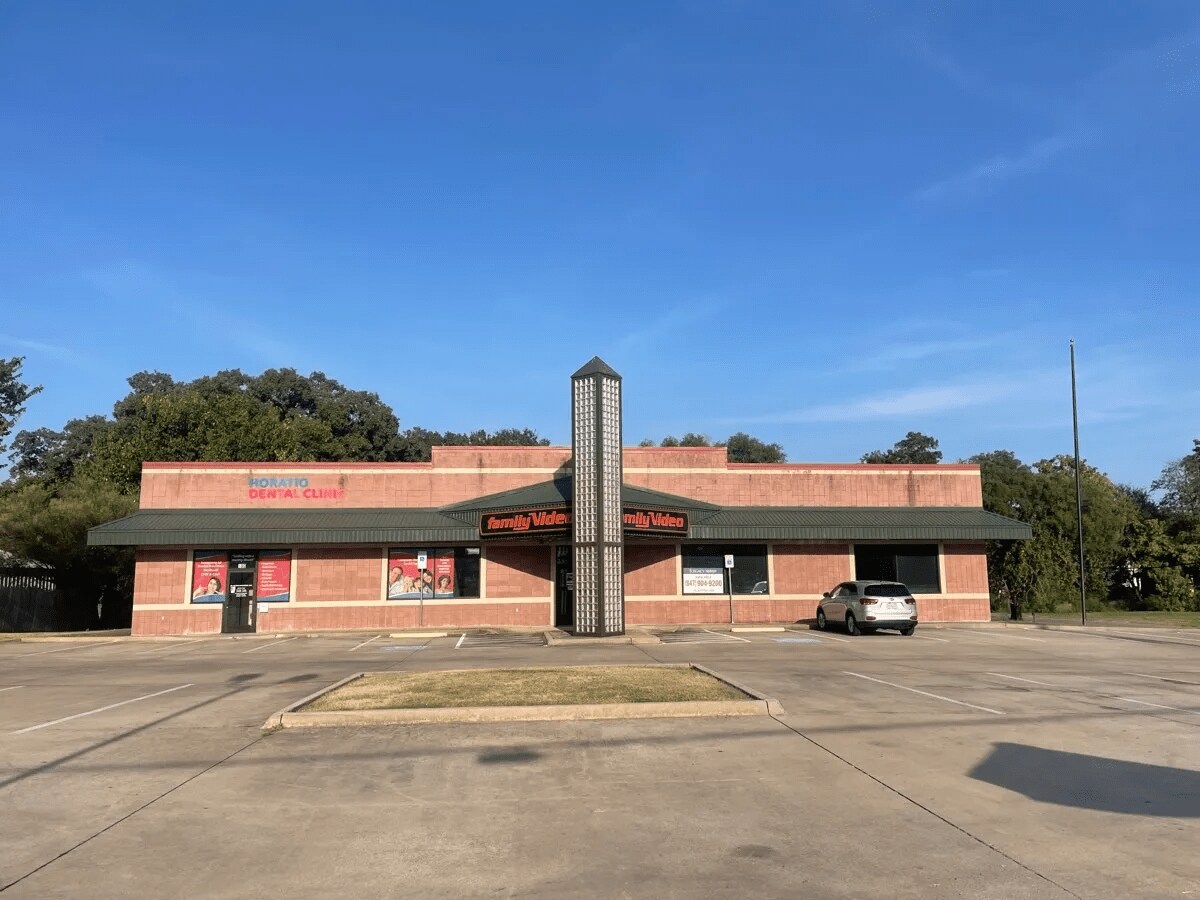 1400 N Center St, Bonham, TX for lease Building Photo- Image 1 of 4