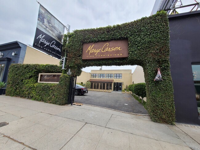 Plus de détails pour 920 N La Cienega Blvd, Los Angeles, CA - Commerce de détail à louer