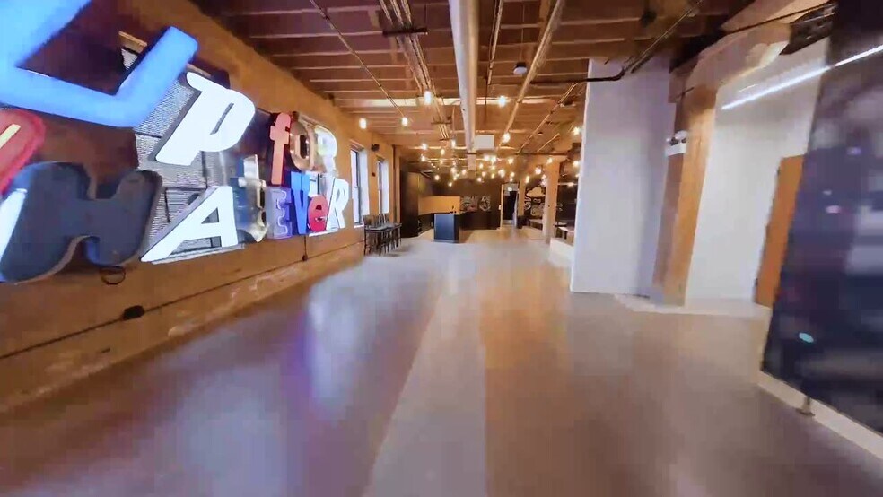 320 N Elizabeth St, Chicago, IL à louer - Vidéo sur l’inscription commerciale - Image 2 de 7