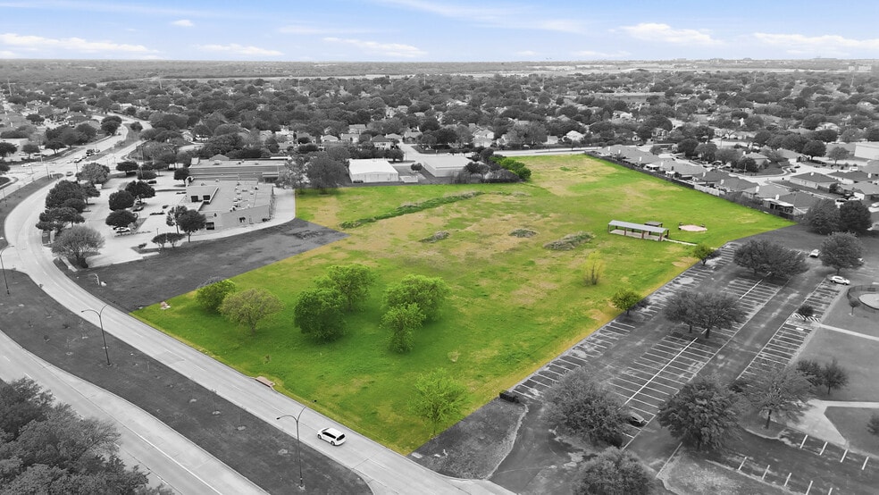 2045 SE Green Oaks Blvd, Arlington, TX for sale - Building Photo - Image 2 of 13