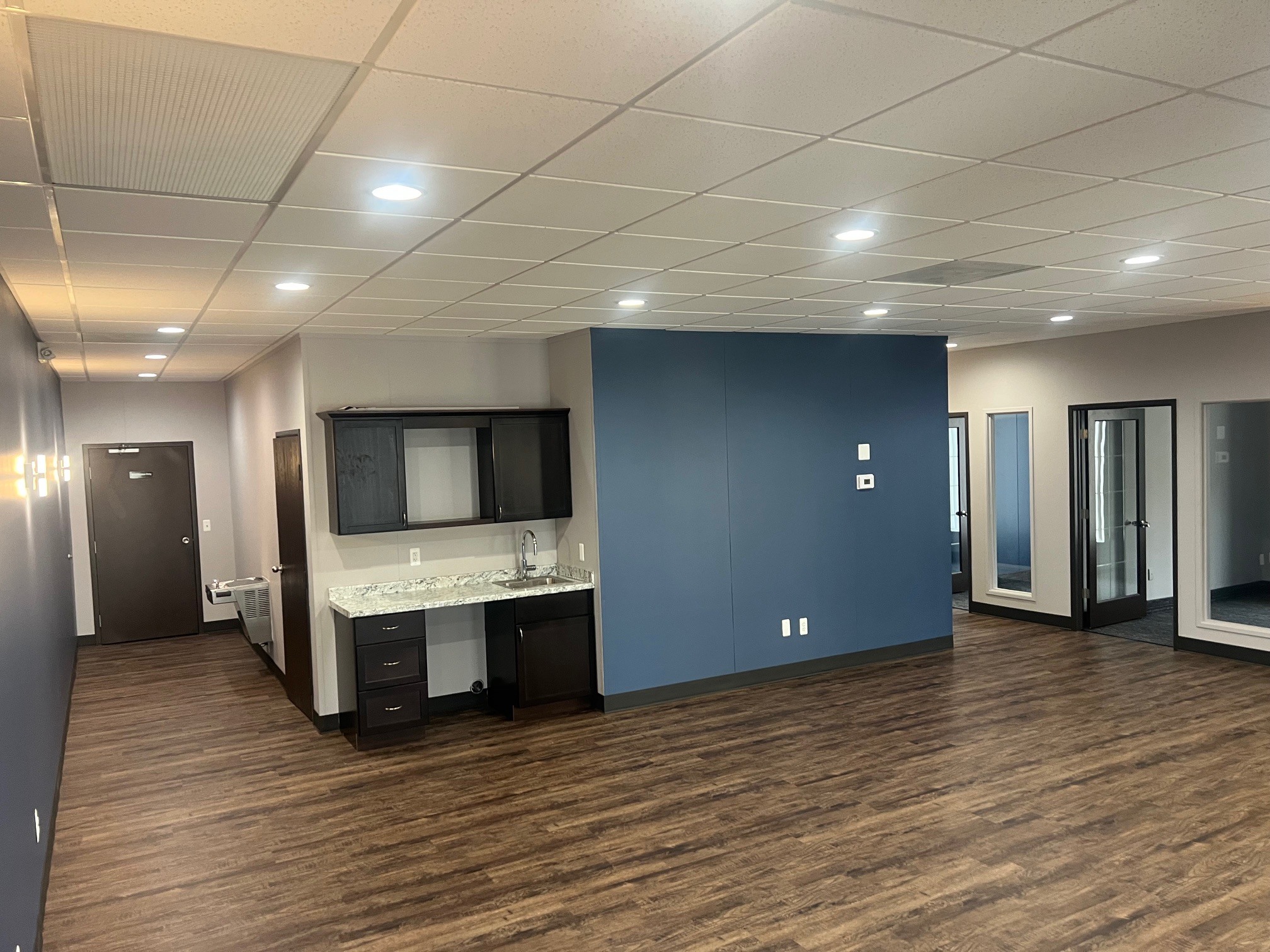 1000 N Opdyke Rd, Auburn Hills, MI for lease Interior Photo- Image 1 of 10