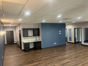 1000 N Opdyke Rd, Auburn Hills, MI for lease Interior Photo- Image 1 of 10