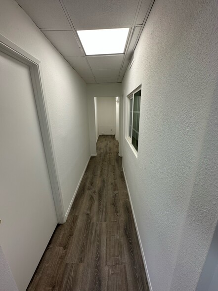 135 N Victory Blvd, Burbank, CA for lease - Interior Photo - Image 2 of 13