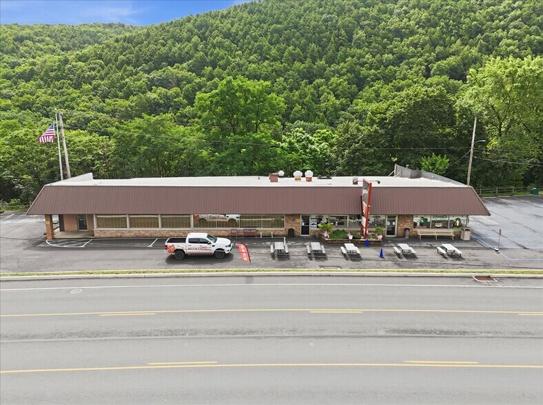 59 Blakeslee Boulevard Dr E, Lehighton, PA à louer - Photo principale - Image 1 de 1