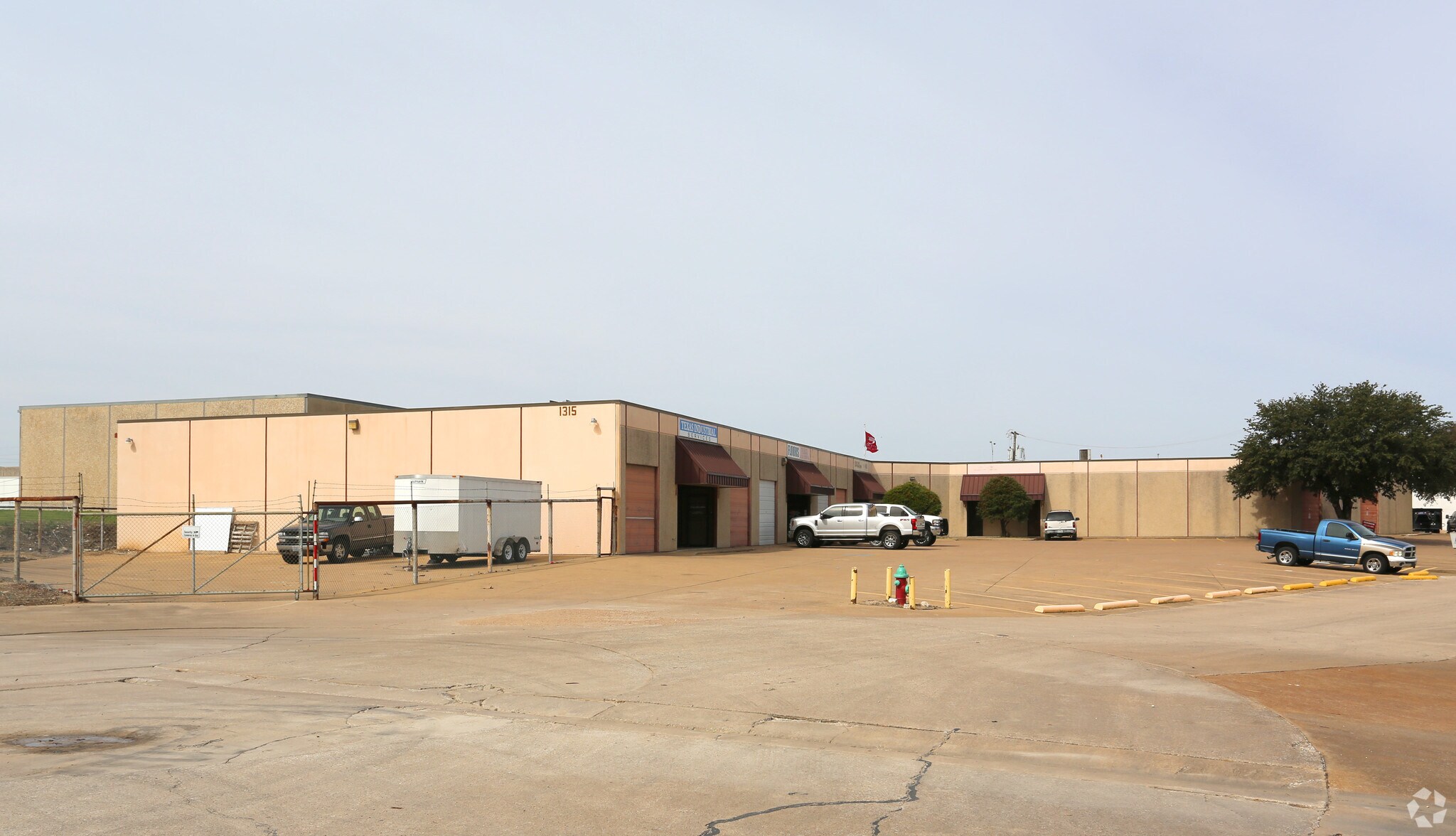 1315 Colony Ct, Haltom City, TX for lease Primary Photo- Image 1 of 8