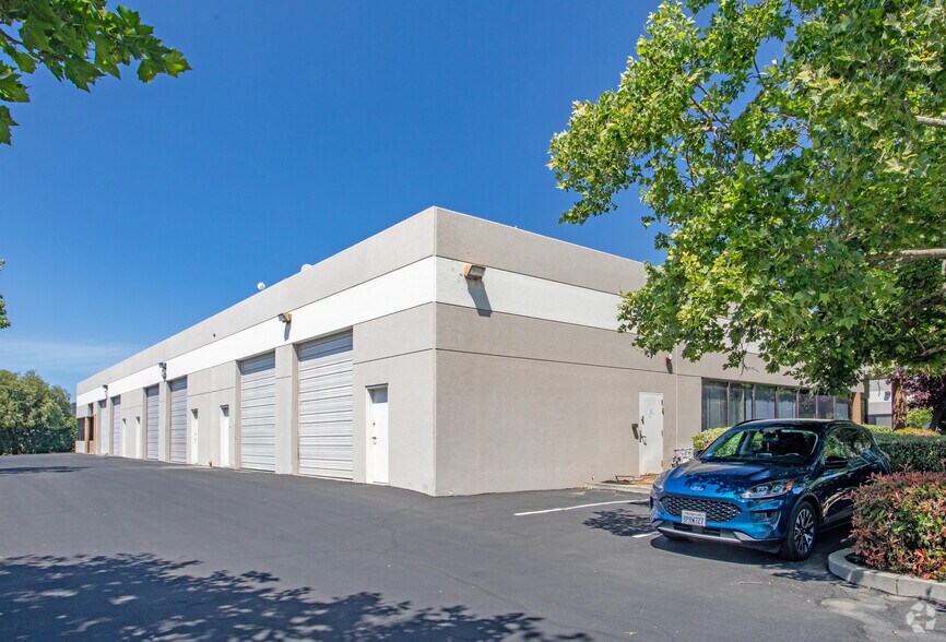 16035 Caputo Dr, Morgan Hill, CA à louer - Photo du bâtiment - Image 3 de 3